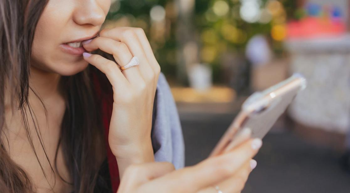 Deelnemer werkt aan persoonlijk financieel plan tijdens online sessie